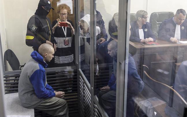 Vadim Shishimarin al inicio de su juicio.