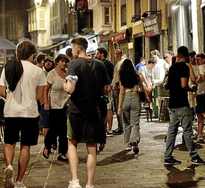 De fiesta por el Casco Viejo de Vitoria.