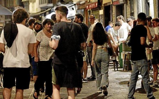 De fiesta por el Casco Viejo de Vitoria. De fiesta por el Casco Viejo de Vitoria.