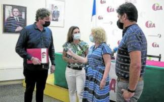 Maiorga Ramírez, junto a dirigentes del sector crítico, el pasado 24 de julio en Donostia. Foto: Iker Azurmendi Maiorga Ramírez, junto a dirigentes del sector crítico, el pasado 24 de julio en Donostia. Foto: Iker Azurmendi