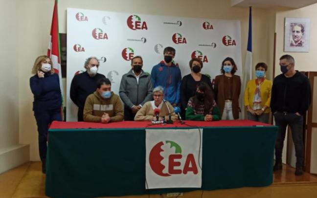 Miembros del Grupo Motor para la Democratización de Eusko Alkartasuna, EA Bizirik.