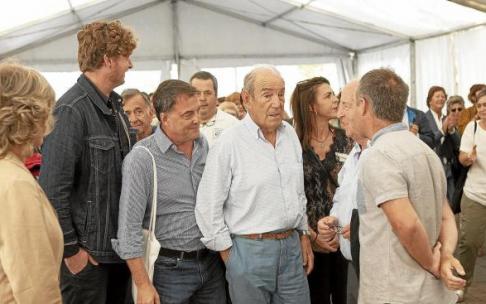 Miembros del sector crítico como Maiorga Ramírez, respaldados por Carlos Garaikoetxea, en el Alkartasun Eguna de 2019. Miembros del sector crítico como Maiorga Ramírez, respaldados por Carlos Garaikoetxea, en el Alkartasun Eguna de 2019.