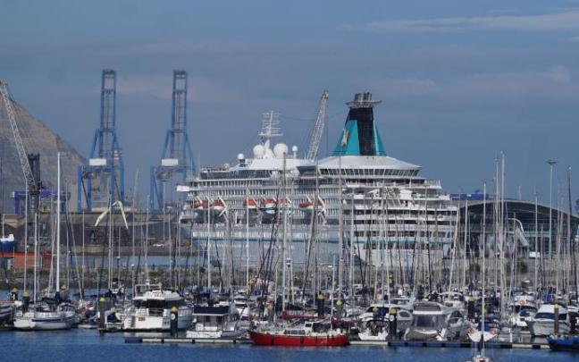 Imagen de un crucero atracado en el Puerto de Bilbao el pasado mes de septiembre