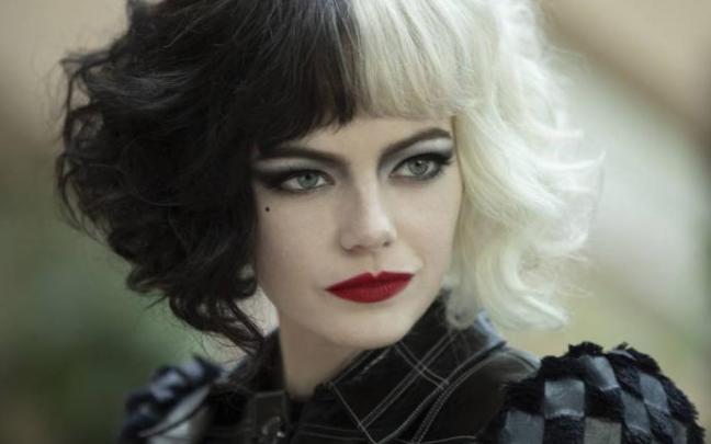 Emma Stone, caracterizada como 'Cruella'. Emma Stone, caracterizada como 'Cruella'.