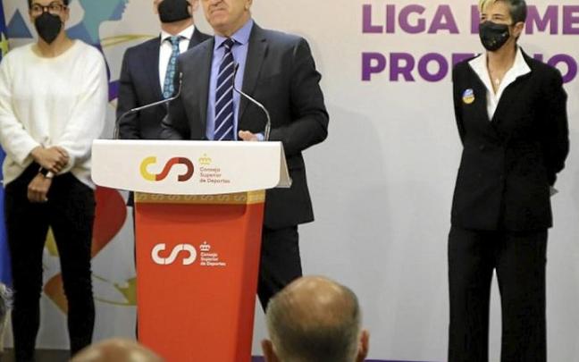 José Manuel Franco, presidente del CSD, anuncia el acuerdo para la creación de la LPFF. Foto: Twitter