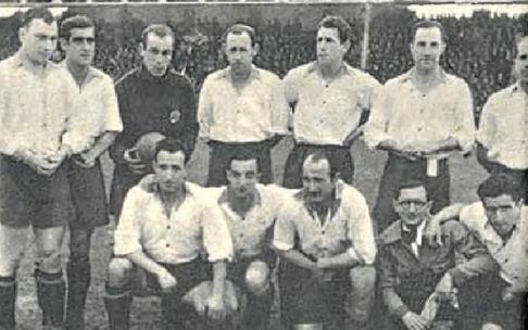 2 de mayo de 1939. De pie (izda. a dcha.): Langarica, Elices, Ituarte, 'Fede', Elicegui, Quincoces y Urquiri. Agachados (izda. a dcha.): Pepe Mardones, Saracibar, Patxi Iriondo y Patxi Garate.