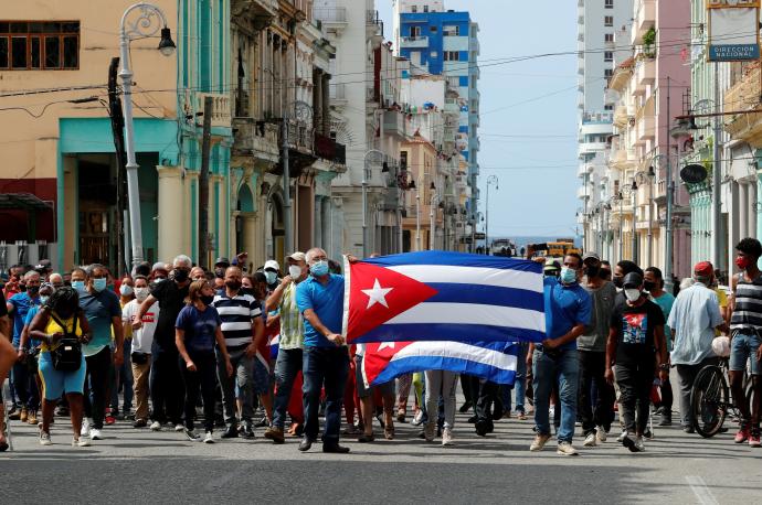 Cubanos manifestándose el 11 de julio contra el Gobierno en La Habana