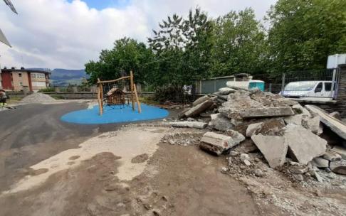 Las obras comenzaron la semana pasada. Las obras comenzaron la semana pasada.