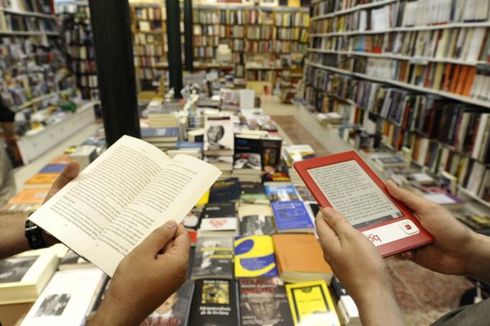 Los bonos cultura del Ayuntamiento de Bilbao se pusieron a la venta este viernes.