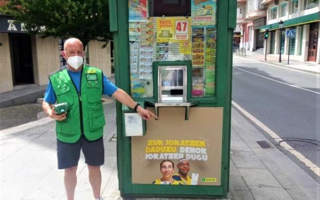 Félix Marín, vendedor de la ONCE que ha repartido la suerte en Bakio y Bermeo