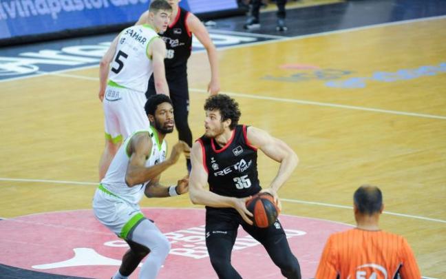 Leonardo Totè debutó como 'hombre de negro' el sábado ante el Fuenlabrada.