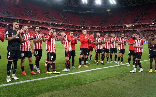 Los jugadores del Athletic saludan a la afición Los jugadores del Athletic saludan a la afición