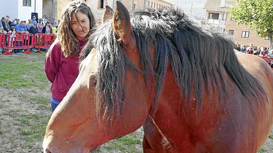 Vanesa Ugarte buscó en todo momento la confianza del caballo.