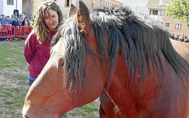 Vanesa Ugarte buscó en todo momento la confianza del caballo.
