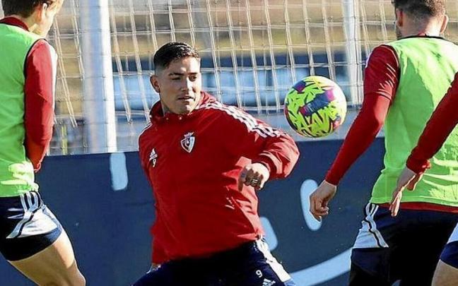 El Chimy Ávila, durante el entrenamiento de ayer. El Chimy Ávila, durante el entrenamiento de ayer.