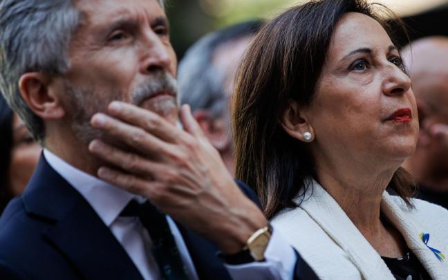 El ministro de Interior, Fernando Grande-Marlaska (iqz.), y la ministra de Defensa, Margarita Robles (der.). El ministro de Interior, Fernando Grande-Marlaska (iqz.), y la ministra de Defensa, Margarita Robles (der.).