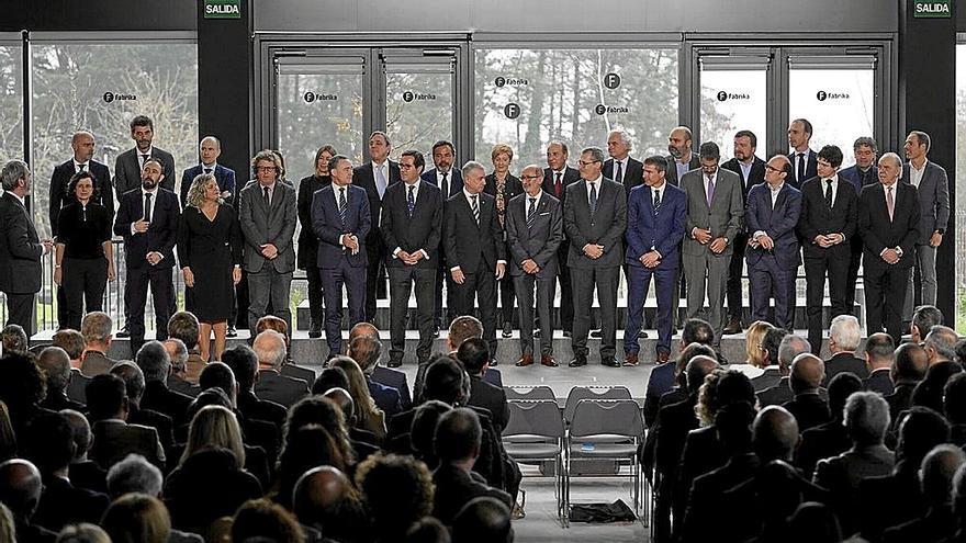 Representantes empresariales e institucionales, en el acto de inauguración de Fabrika.