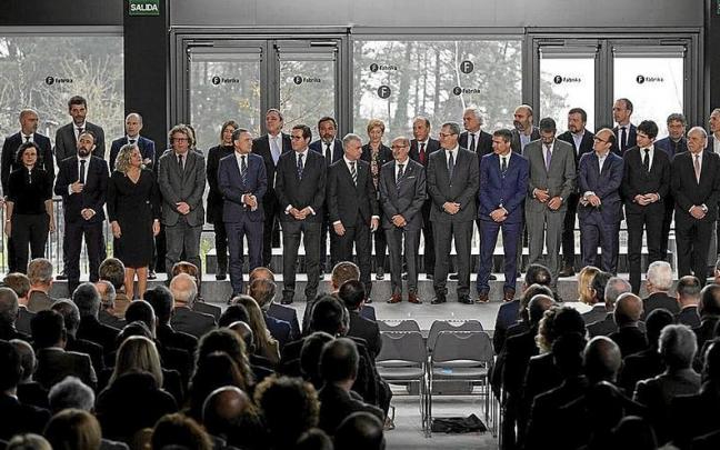 Representantes empresariales e institucionales, en el acto de inauguraci&oacute;n de Fabrika.