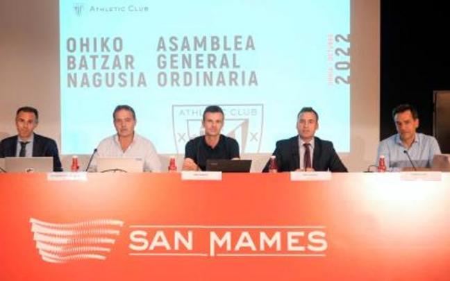 Jon Uriarte, en la reuni&oacute;n con socios compromisarios de ayer