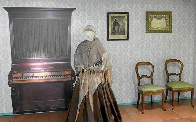 La exposición ‘Elena Tuduri. El secreto del laurel’. | FOTO: MUSEO ZUMALAKARREGI