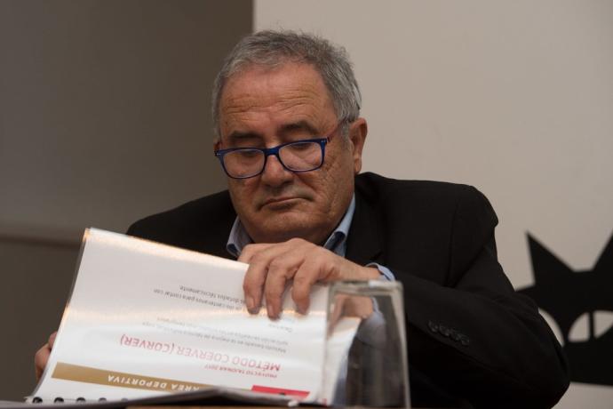 Luis Sabalza, durante el debate entre los tres precandidatos a las elecciones presidenciales de Osasuna en 2017.