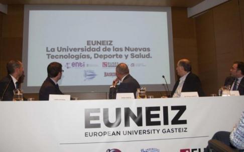 Momento de la presentación de la nueva infraestructura educatica. Momento de la presentación de la nueva infraestructura educatica.