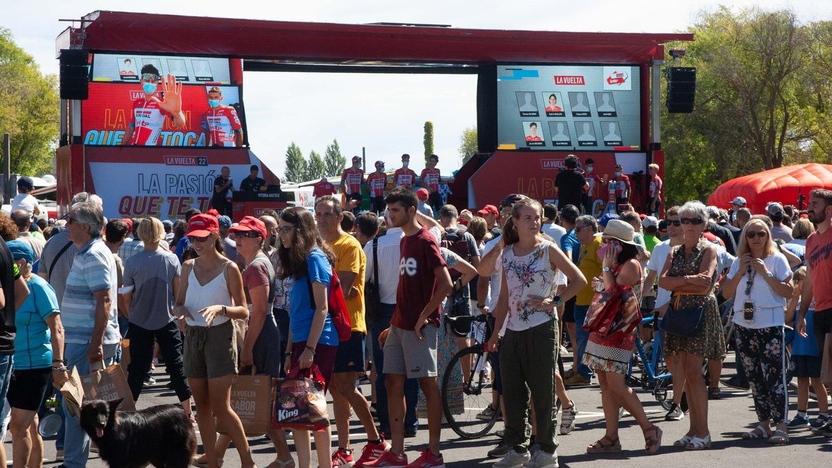 Vitoria abraza al pelotón de La Vuelta en la salida de la cuarta etapa