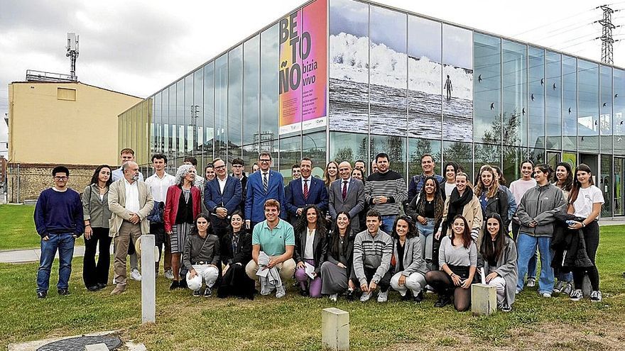 Parte de los estudiantes que han tomado parte en la iniciativa.