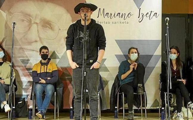 Xabat Illarregik irabazi zuen azken Mariano Izeta sariketa. | ARGAZKIA: BERTSOZALE ELKARTEA