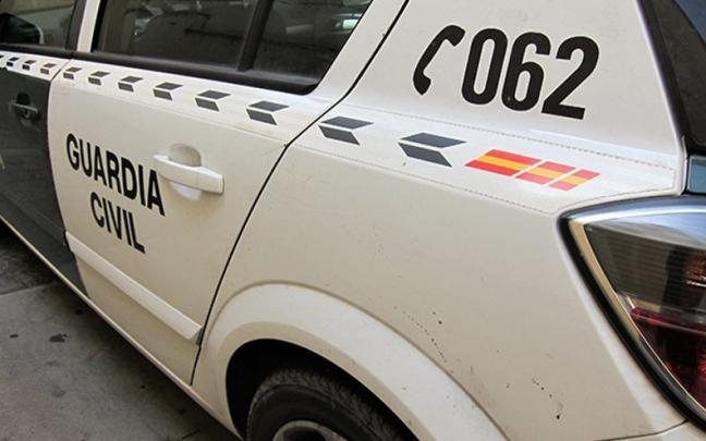 La Guardia Civil ha detenido a la mujer de 56 años en su domicilio.