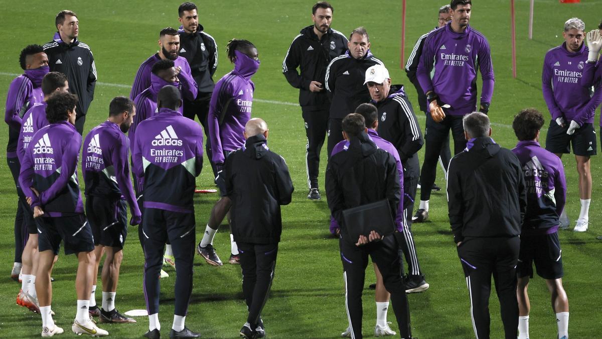El Real Madrid, entrenándose en Riad, en las instalaciones del Al-Nassr.