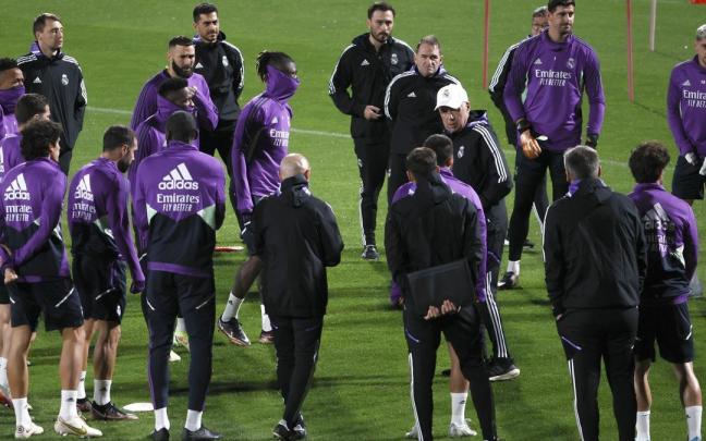 El Real Madrid, entrenándose en Riad, en las instalaciones del Al-Nassr. El Real Madrid, entrenándose en Riad, en las instalaciones del Al-Nassr.