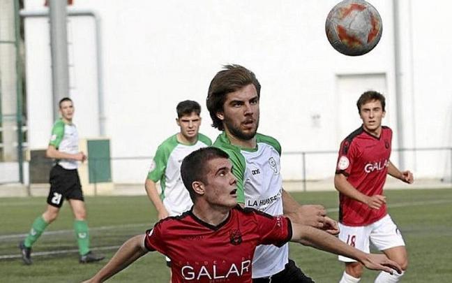 Arbizu pugna con Auria. | FOTO: UNAI BEROIZ