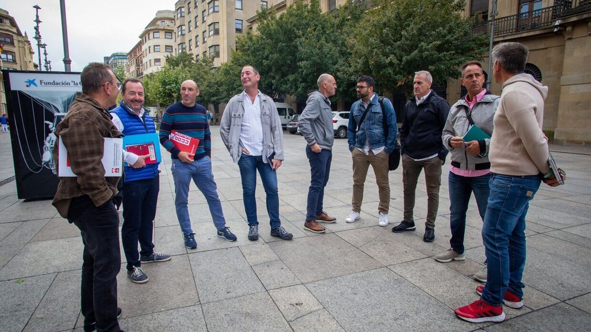 Los miembros del comité de VW, a la espera del comienzo de la reunión