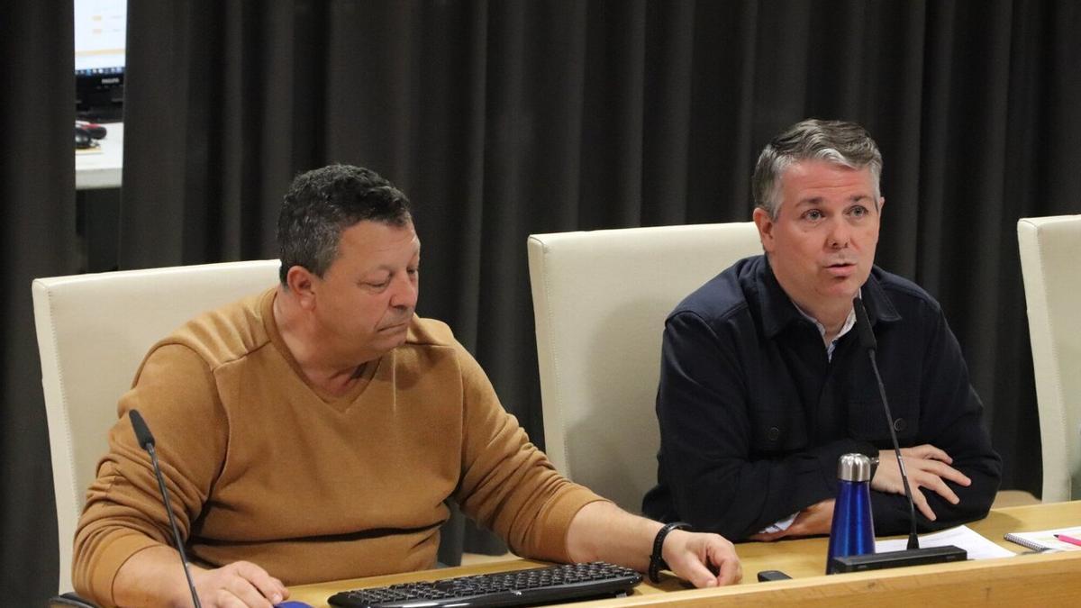 Fermín Corella, gerente, y Fernando Ferrer, presidente, en la asamblea de hoy