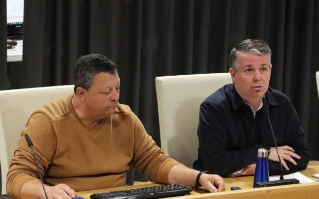 Fermín Corella, gerente, y Fernando Ferrer, presidente, en la asamblea de hoy Fermín Corella, gerente, y Fernando Ferrer, presidente, en la asamblea de hoy