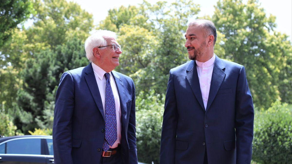 Josep Borrell, Alto Representante de Política Exterior de la UE, y Hosein Amirabdolahian, ministro de Exteriores de Irán, durante un encuentro.