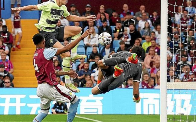 Remate de Erling Haaland para firmar su último gol con el Manchester City, en el duelo contra el Aston Villa de la Premier League. | FOTO: EUROPA PRESS