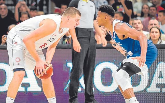 Jokic y Antetokounmpo, dos de las grandes estrellas del Eurobasket, se vieron las caras en los clasificatorios para el Mundial. | FOTO: FIBA Jokic y Antetokounmpo, dos de las grandes estrellas del Eurobasket, se vieron las caras en los clasificatorios para el Mundial. | FOTO: FIBA