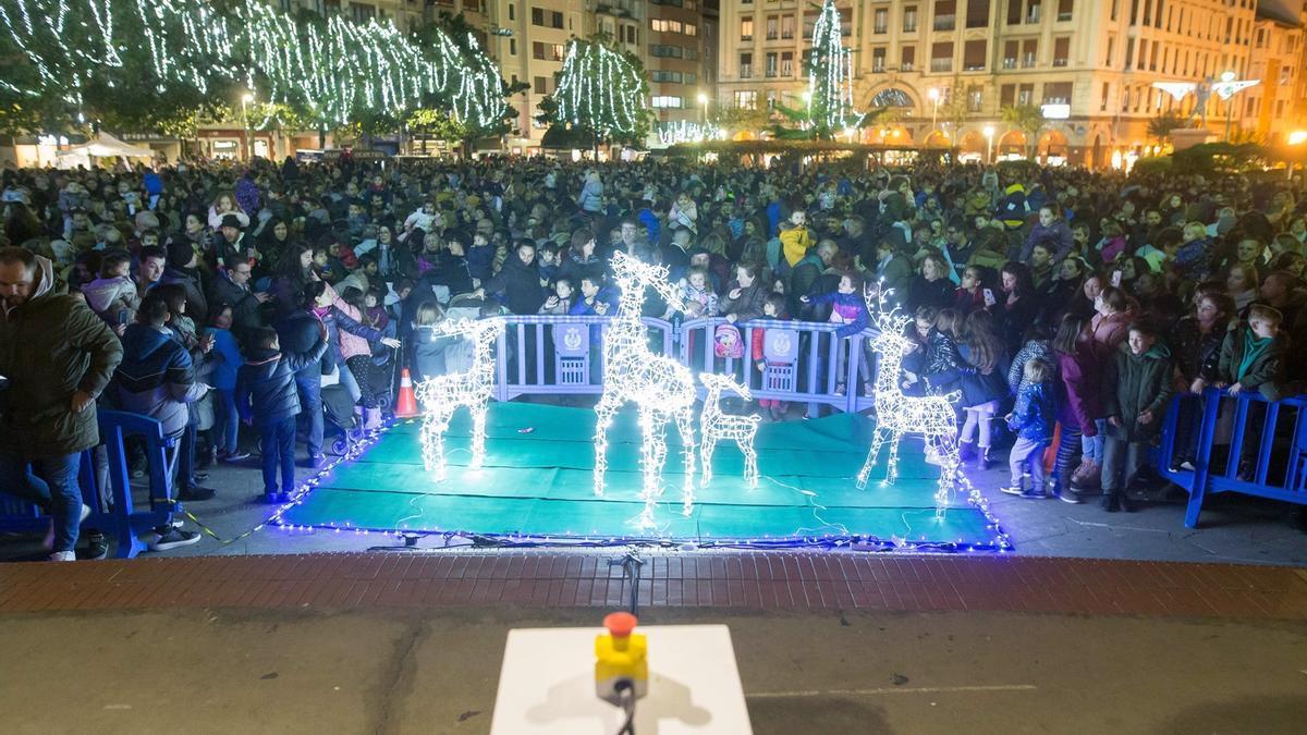 Un pasado encendido de la Navidad barakaldarra, con el botón en primer plano.