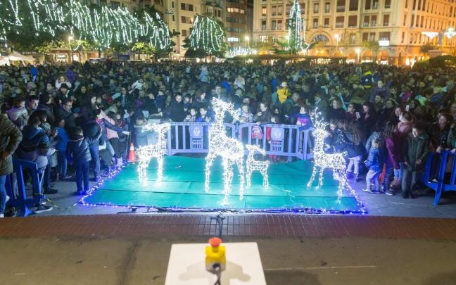 Un pasado encendido de la Navidad barakaldarra, con el botón en primer plano.