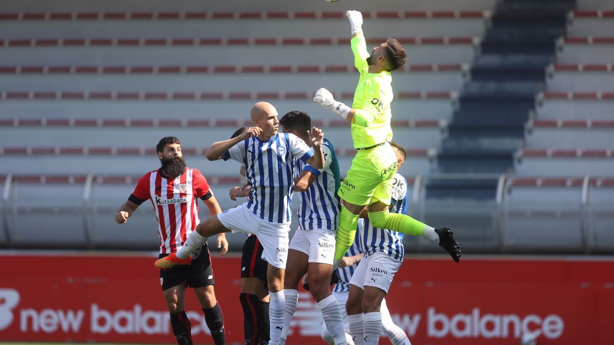 Partido entre el Athletic y el Alavés.