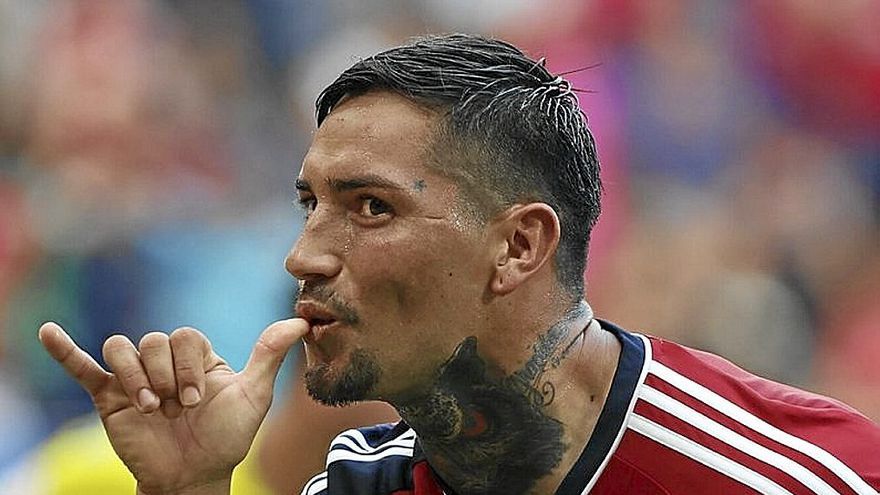 El Chimy &Aacute;vila festeja su gol ante el C&aacute;diz.