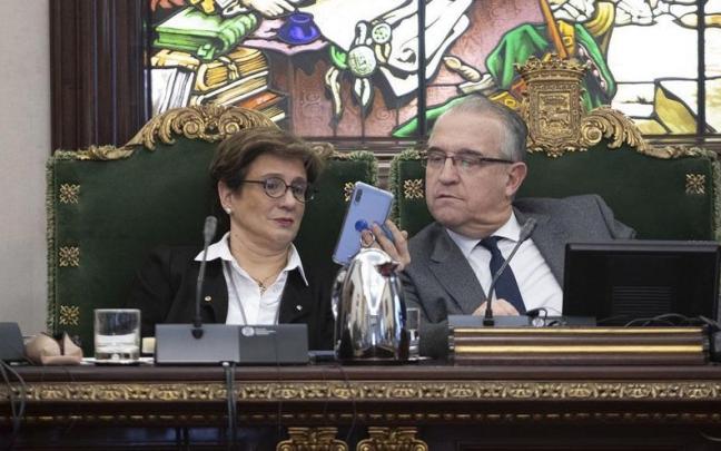 Enrique Maya, junto a Ana Elizalde.