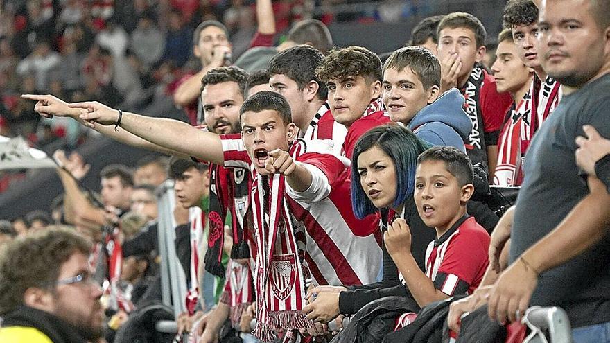 La afición del Athletic vibró con el juego de su equipo en una gran noche de fútbol.