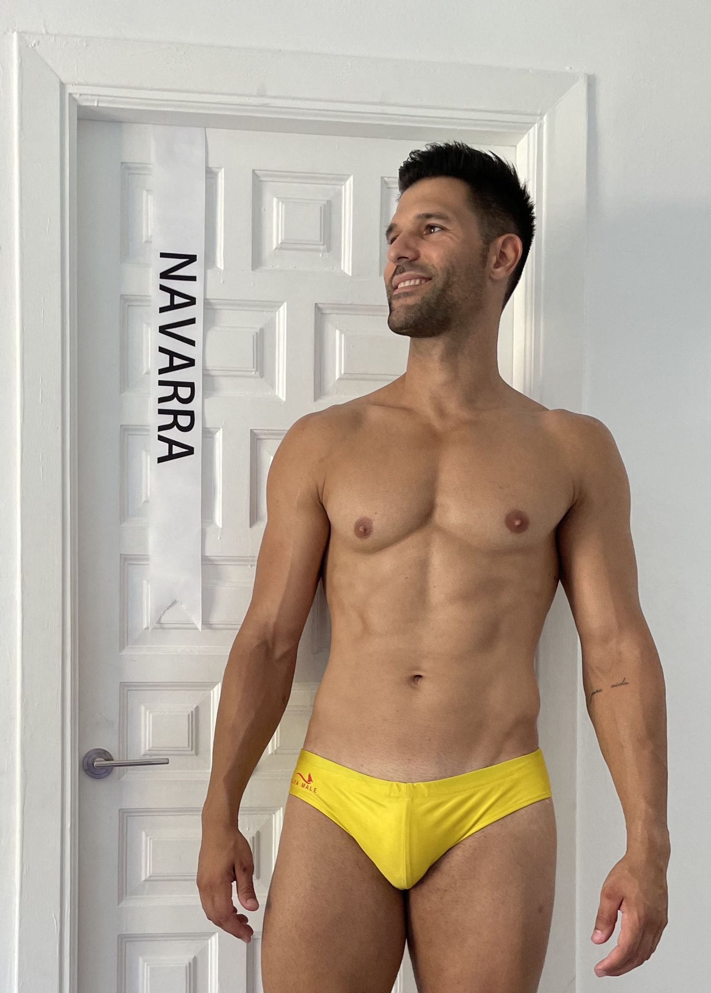 Trino Ávila Asín, ante la habitación reservada para el candidato navarro