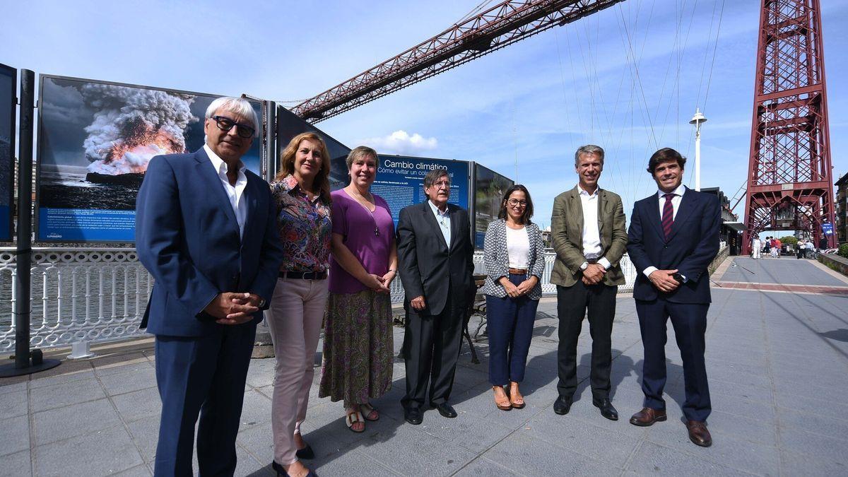 Una exposición fotográfica en el Puente Colgante muestra los efectos del cambio climático