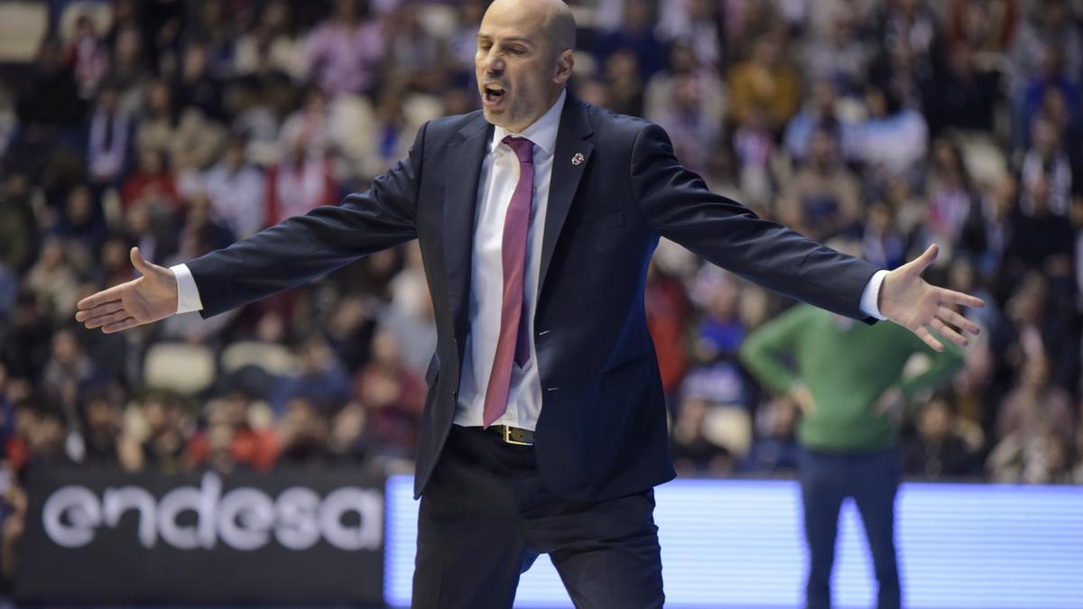 Peñarroya, desesperado en un momento del partido