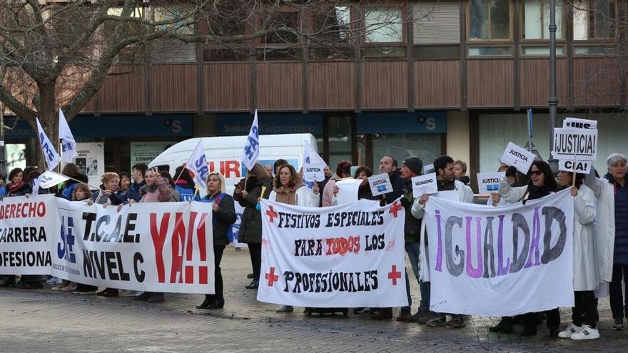 Concentración convocada por SAE frente al Parlamento de Navarra