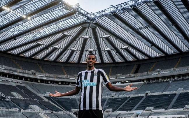 Isak, en su presentación con el Newcastle. Isak, en su presentación con el Newcastle.